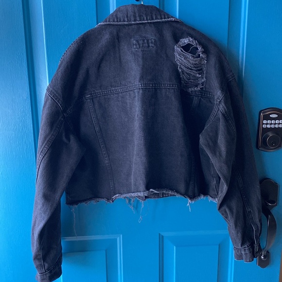 Distressed crop denim jacket - Picture 3 of 4